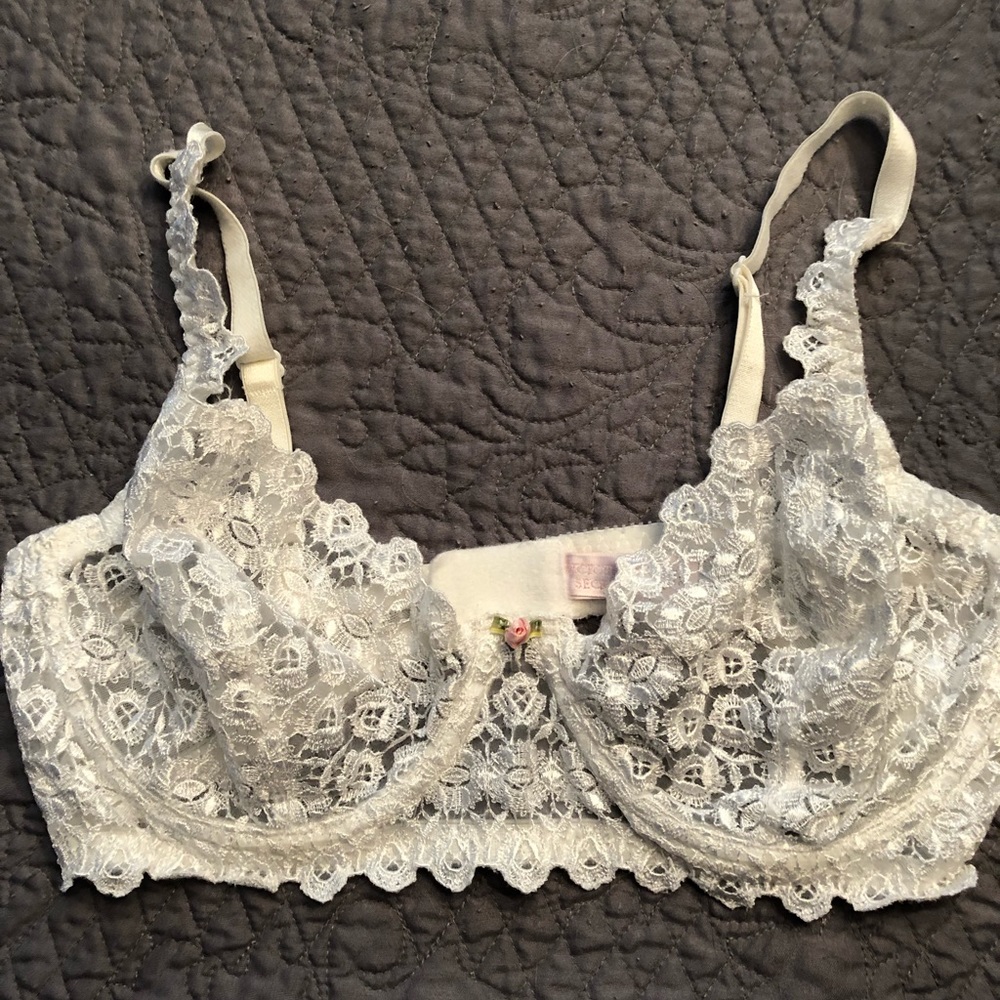 Victoria’s Secret Vintage Underwire White Lace Bra